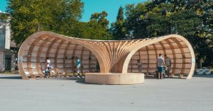 Une bibliothèque en bord de mer qui permet d’apprécier des livres en toute sérénité