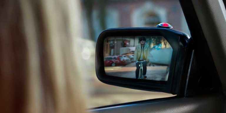 Un dispositif d’alerte pour les portes de voiture qui permet d’éviter les accidents liés aux cyclistes