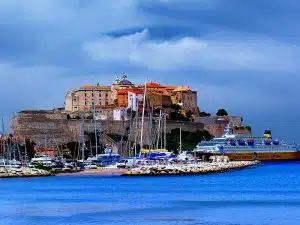 Séjourner un week-end en corse
