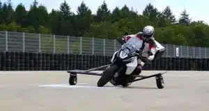 Bosch invente une moto anti-glissade