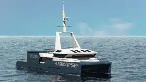 Ce bateau transforme les déchets en plastique en carburant
