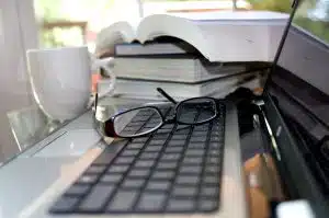 Création d’entreprise : comment Internet aide-t-il les entrepreneurs dans la réalisation des démarches administratives ?