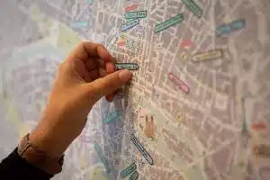 Une carte de Paris décorative et connectée