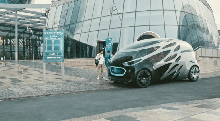 Mercedes présente une voiture intelligente qui interagit avec son environnement