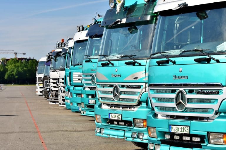 Internet pour stimuler le commerce du camion d’occasion