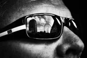Facebook et Ray-Ban s’associent pour créer des lunettes connectées