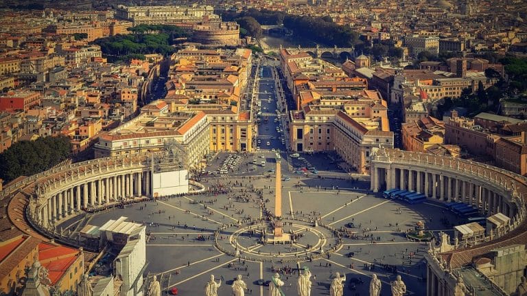 Le Vatican sort un chapelet connecté