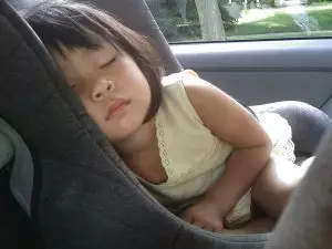 Le système anti-oubli de bébé dans la voiture est obligatoire en Italie