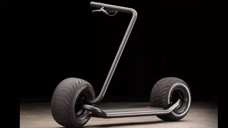 Avec cette trottinette auto-équilibrante, vous ne tomberez plus jamais