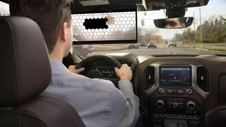 Un incroyable pare-soleil transparent pour maximiser la sécurité en voiture