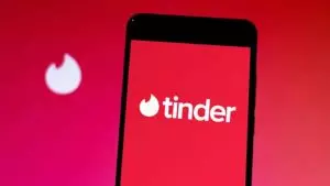 Votre rendez-vous Tinder se passe mal ? Pas de panique, un nouveau bouton est disponible ! Votre rendez-vous Tinder se passe mal ? Pas de panique, un nouveau bouton est disponible !