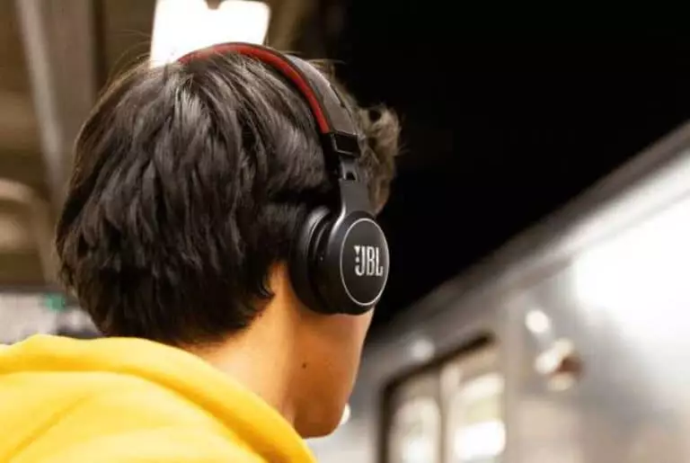 JBL lance un casque audio solaire, doté de plus de 48 heures d’autonomie !