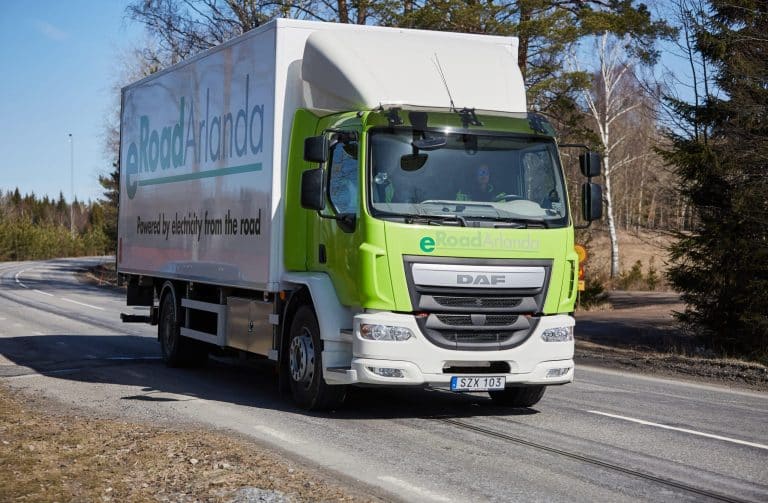 eRoadArlanda, la route qui recharge les voitures électriques est née en Suède