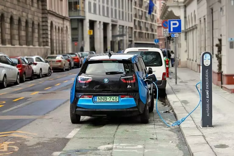 Voiture électrique : Samsung met au point une batterie capable d’offrir 800 km d’autonomie