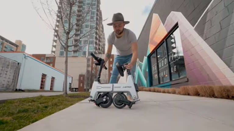 Xiaomi lance un scooter pliable qui tient dans un sac à dos