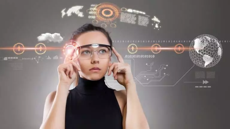 Ray-Ban et Facebook s'associent pour lancer des lunettes connectées
