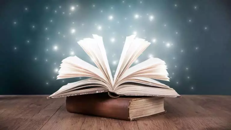 Cette IA lit le livre à votre place et vous le résume