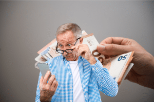 Départ à la retraite : la prime que vous allez toucher et l'impôt qui vous attend