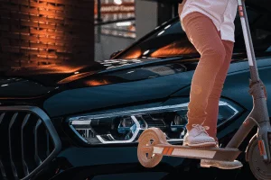 BMW lance cette nouvelle trottinette électrique surprenante, la voici !