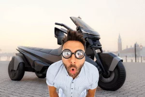 Voici le nouveau scooter électrique français à trois roues, il est dingue ! Cette start-up française lance un scooter électrique à trois roues, découvrez-la
