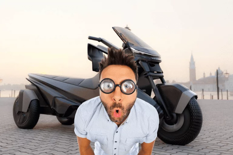 Voici le nouveau scooter électrique français à trois roues, il est dingue ! Cette start-up française lance un scooter électrique à trois roues, découvrez-la