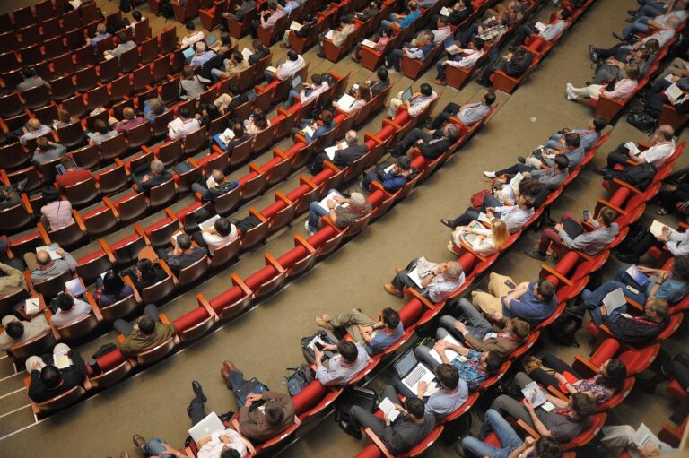 Comment surmonter la peur de parler en public : découvrez les secrets de l&rsquo;improvisation sereine
