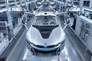 Bmw surprend avec un robot futuriste pour la fabrication de voitures : découvrez la technologie révolutionnaire