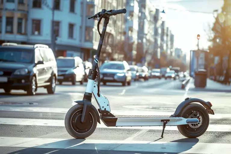 Découvrez pourquoi cette trottinette électrique pourrait changer votre quotidien : un engin révolutionnaire