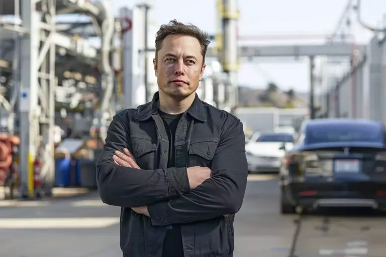 Elon Musk met fin au télétravail chez Tesla et Twitter : un ultimatum surprenant pour les employés