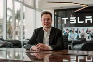 Elon Musk recrute en télétravail : découvrez comment obtenir un emploi chez Tesla avec un salaire de rêve