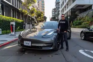 Les conducteurs Uber vont-ils abandonner Tesla après cet accord surprenant avec BYD pour 100 000 VE
