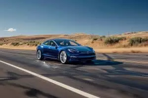 Les secrets des road-trips en Tesla : découvrez pourquoi les conducteurs ne reviennent jamais en arrière