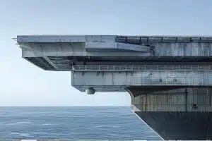 Le plus grand porte-avions jamais construit : un monstre de 337 mètres qui défie l'imagination