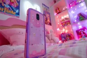 Le téléphone Barbie : une nouvelle tendance pour protéger vos enfants des dangers du numérique