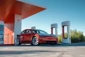Les consommateurs révèlent : tesla est-elle vraiment l'une des marques les moins fiables ? Découvrez pourquoi