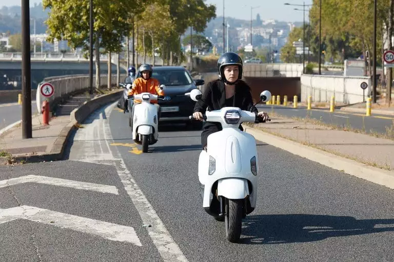 Révolution écologique : le scooter AM1 allie respect de l’environnement, prix abordable et réparabilité, prêt à conquérir les villes
