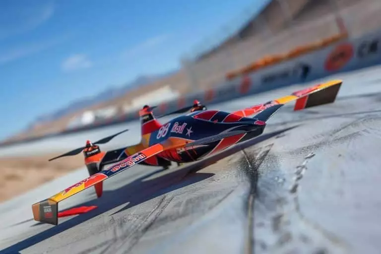 Un drone atteint des vitesses vertigineuses: le record de vitesse du monde pulvérisé à 480 km/h