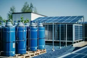Découvrez comment un système solaire produit 5 000 L d'eau potable par jour sans batteries