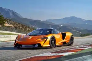 Découvrez la McLaren W1 : la machine qui déstabilise les records avec audace et puissance