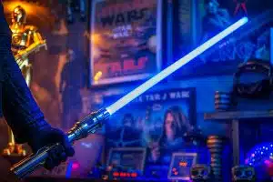 L'impressionnante réalité du sabre laser : comment cet emblème de science-fiction pourrait transformer notre quotidien
