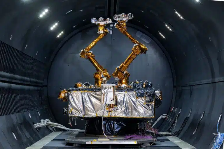 Ce satellite révolutionnaire équipé de bras robotiques promet de transformer l’entretien spatial
