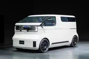 Ce micro-camper Toyota réinvente l’avenir incroyable de la vie en van compact
