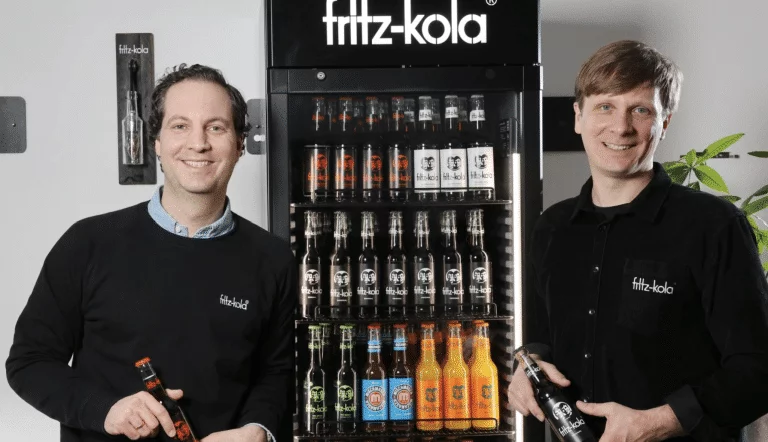 Coca et Pepsi en crise face au succès fulgurant de deux amis et leur soda maison révolutionnaire