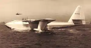 Ce colosse des airs, l’H-4 Hercules, défiant l’impossible avec 68 tonnes à bord, n’a volé qu’une seule fois !