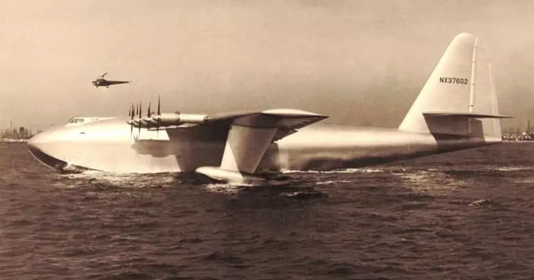 Ce colosse des airs, l’H-4 Hercules, défiant l’impossible avec 68 tonnes à bord, n’a volé qu’une seule fois !
