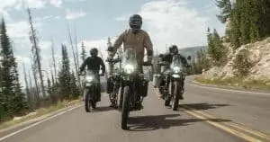 Ce marché moto explose : 15 modèles ADV sous 500cc redéfinissent l’aventure à petit prix
