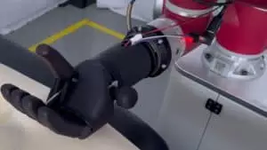 Ce robot chinois révolutionne le massage avec des mains quasi-humaines et des techniques ancestrales fascinantes