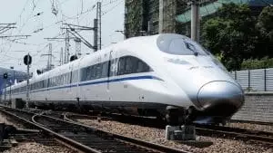 Ce train chinois CR450 pulvérise des records avec une vitesse de 450 km/h, laissant le monde bouche bée