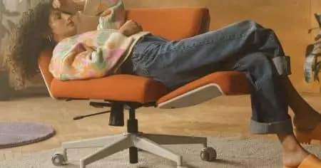 Cette chaise métamorphose révolutionne votre espace : 7 positions, 3 angles, et une table intégrée à 199 $ seulement