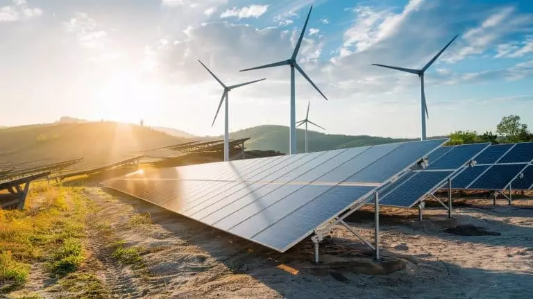 L’Italie surprend le monde avec une méthode innovante pour extraire des métaux précieux des panneaux solaires et relancer son économie Cette découverte italienne récupère 98,7% de l'argent des panneaux solaires et pourrait bouleverser l'économie mondiale